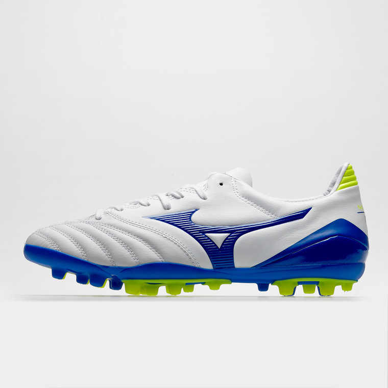 white mizuno football boots